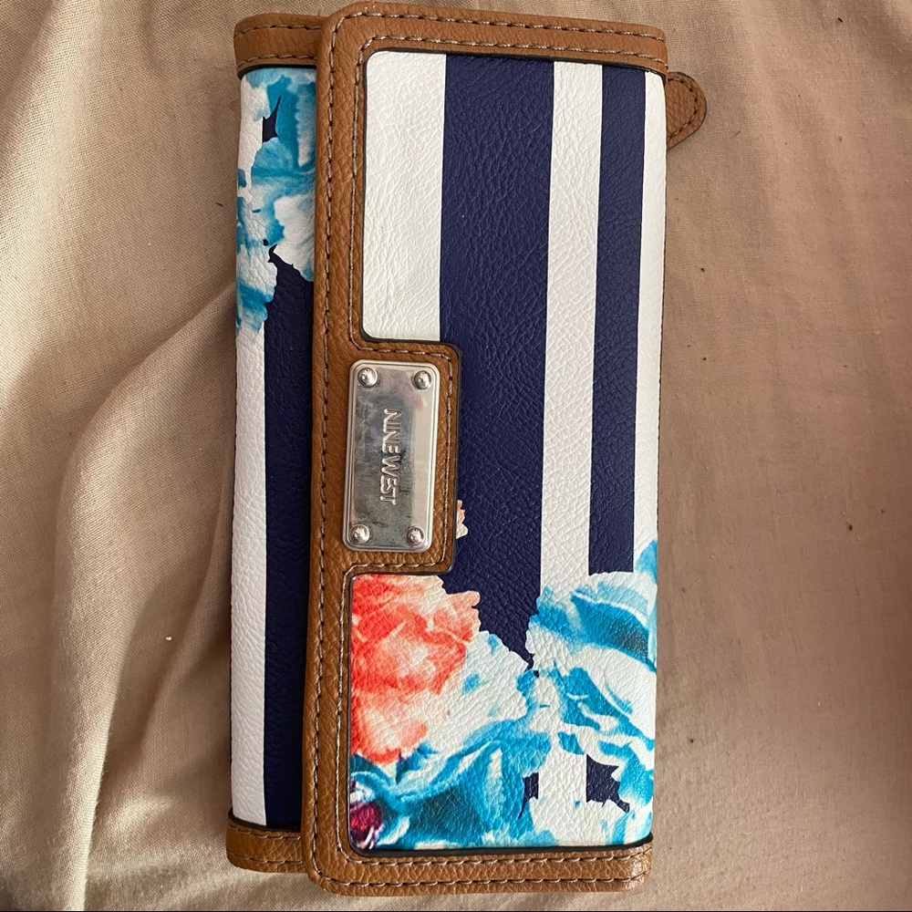 nine west wallet